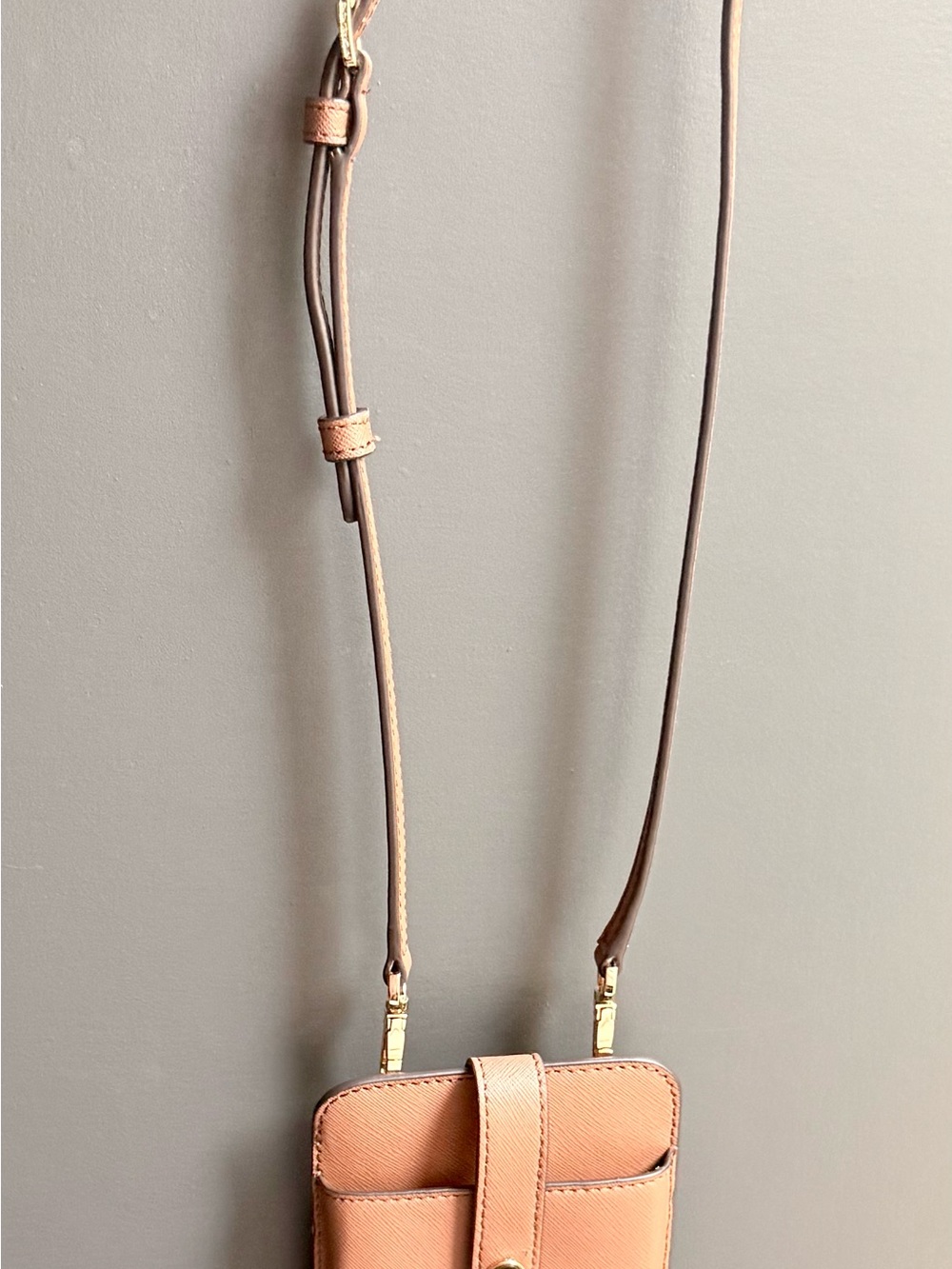 Michael Kors Saffiano Leather Smartphone Crossbody Bag Tan/Gold Hardware - Picture 6 of 7